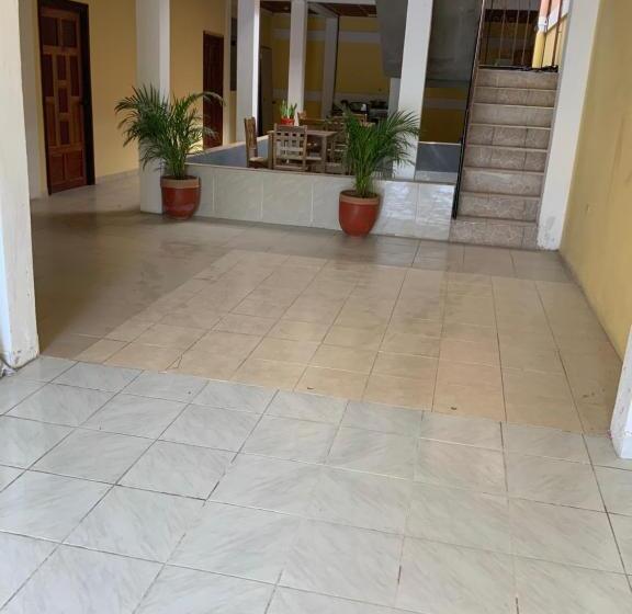 تختخواب و صبحانه La Dolce Vita Francophone