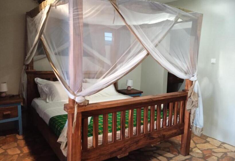 تختخواب و صبحانه Wild West Guest House