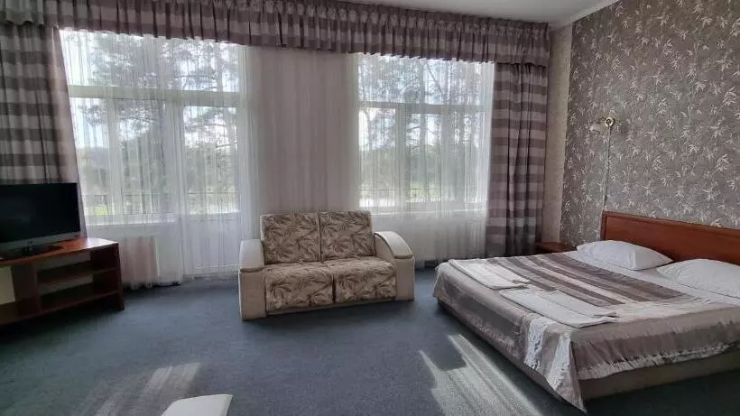 Hotelli готельно ресторанний комплекс три бобри