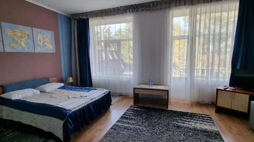 Hotelli готельно ресторанний комплекс три бобри