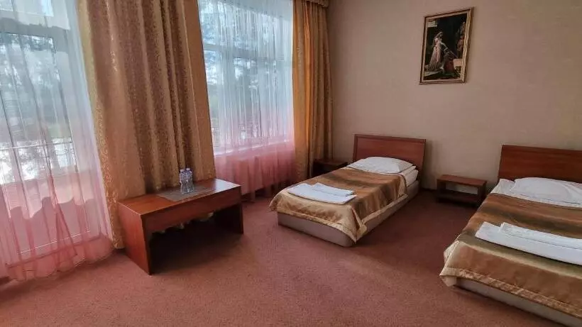 Hotelli готельно ресторанний комплекс три бобри