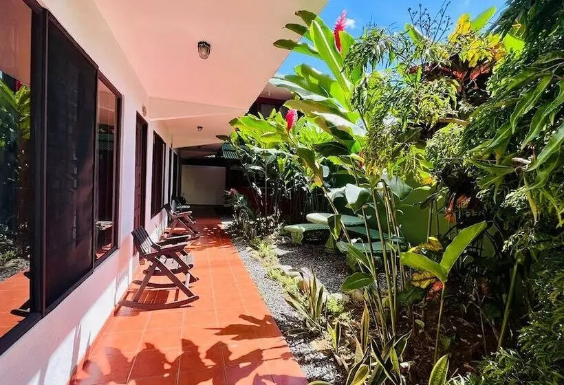 Kapselihotelli Hostal Nuevo Arenal Downtown, Private Rooms With Bathroom