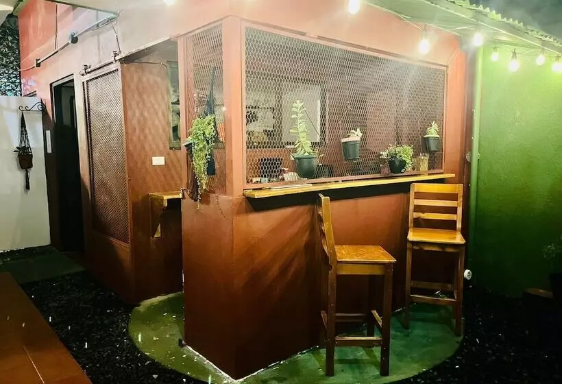 Kapselihotelli Hostal Nuevo Arenal Downtown, Private Rooms With Bathroom