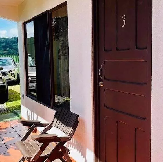 Kapselihotelli Hostal Nuevo Arenal Downtown, Private Rooms With Bathroom