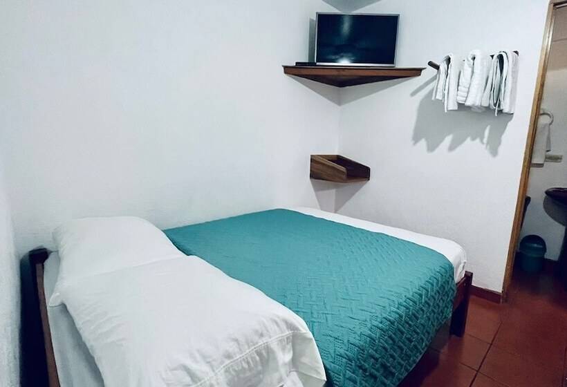 胶囊酒店 Hostal Nuevo Arenal Downtown, Private Rooms With Bathroom