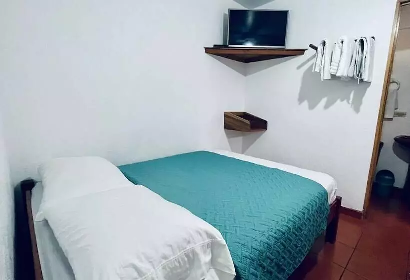 Kapselihotelli Hostal Nuevo Arenal Downtown, Private Rooms With Bathroom
