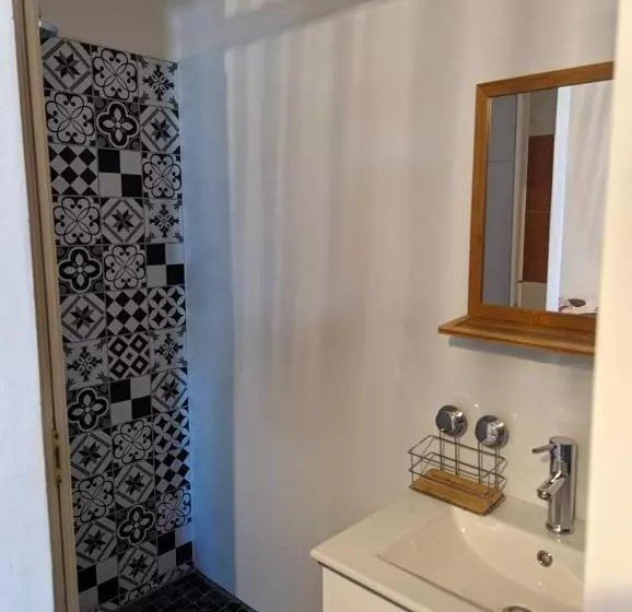 هتل Gite Urbain Mafate Café