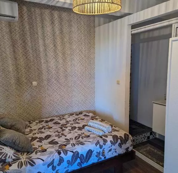 هتل Gite Urbain Mafate Café