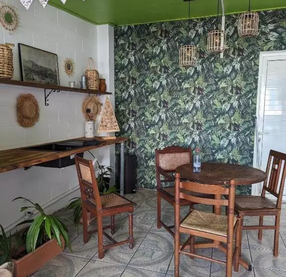 هتل Gite Urbain Mafate Café