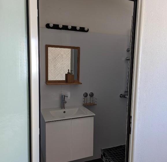 هتل Gite Urbain Mafate Café