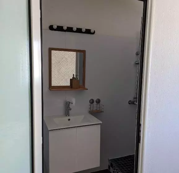 هتل Gite Urbain Mafate Café