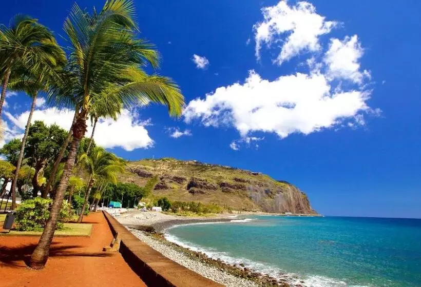 هتل Gite Urbain Mafate Café