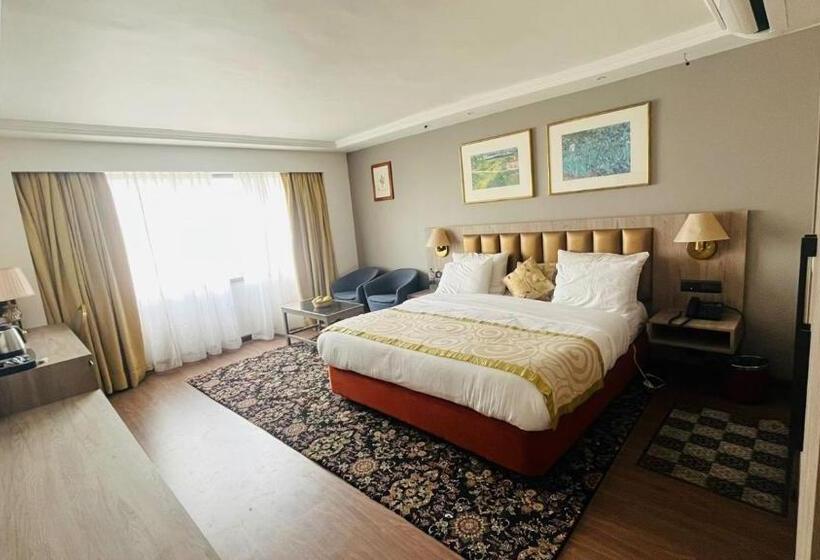 هتل Lake View Kashmir