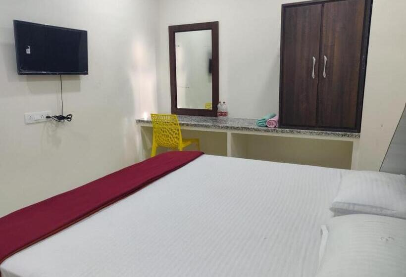 Отель Veda Residency