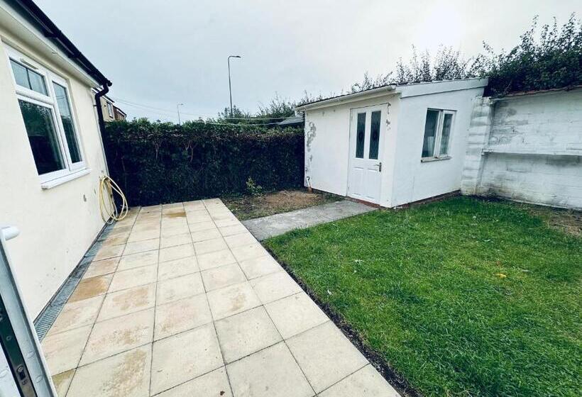 פנסיון Milne House