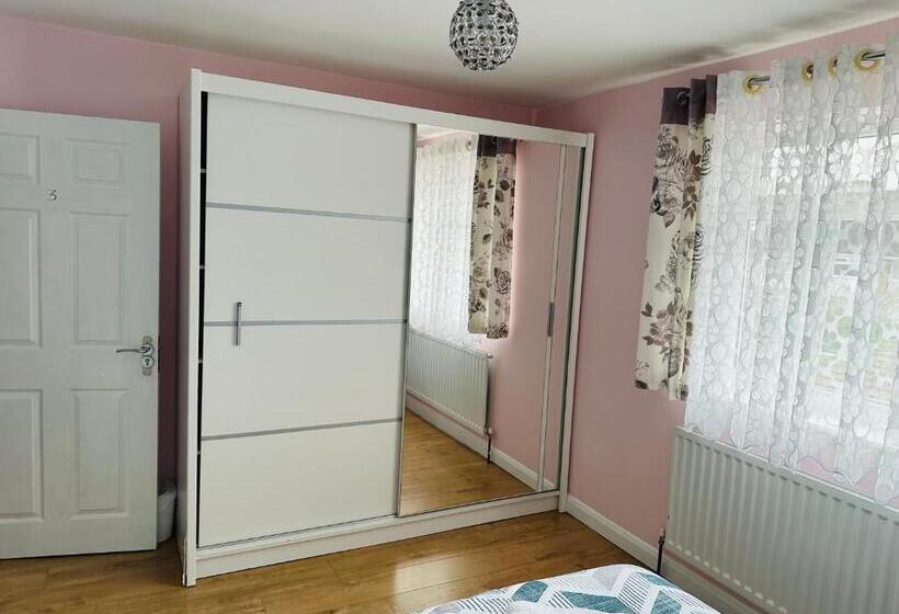 פנסיון Milne House