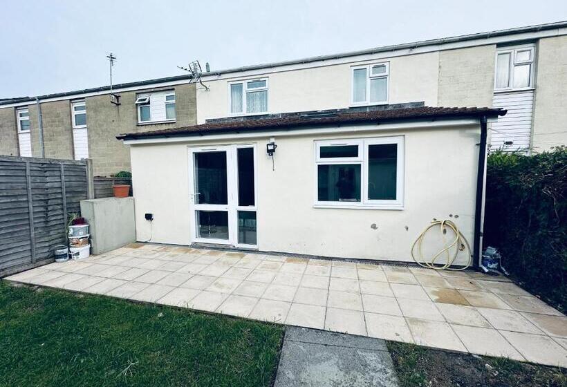 פנסיון Milne House