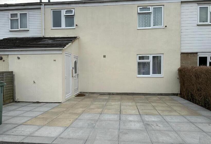 פנסיון Milne House