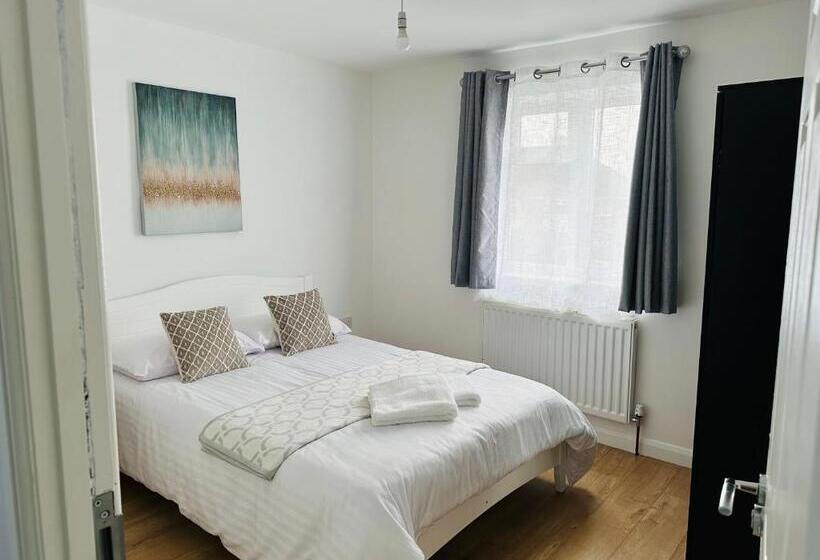 פנסיון Milne House