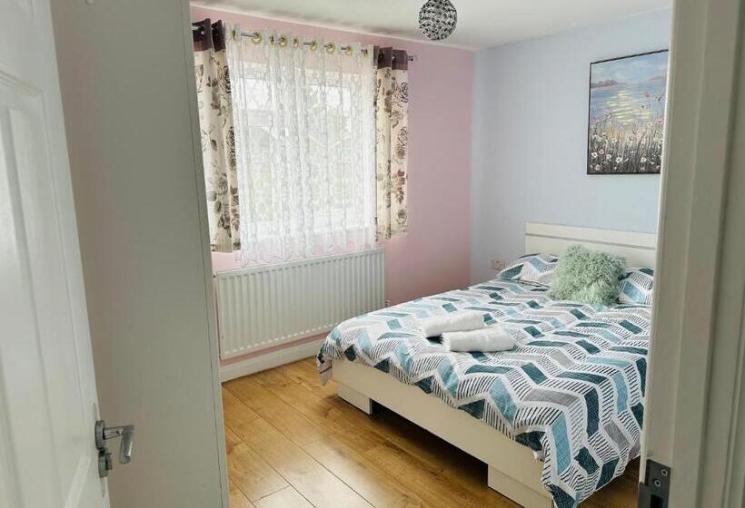 פנסיון Milne House