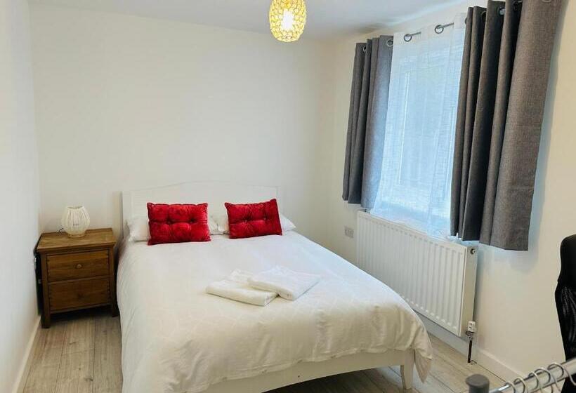 פנסיון Milne House