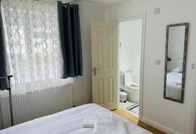 פנסיון Milne House