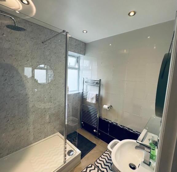 פנסיון Milne House