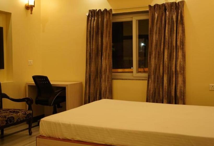 پانسیون Oak Villa