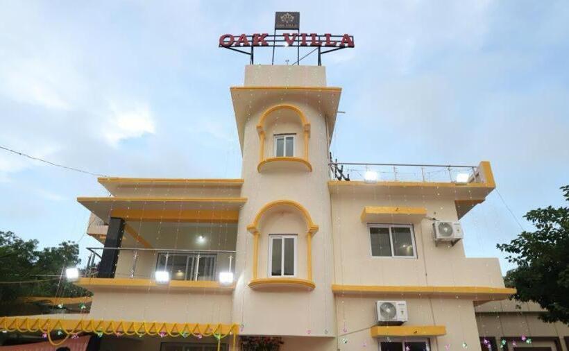 پانسیون Oak Villa