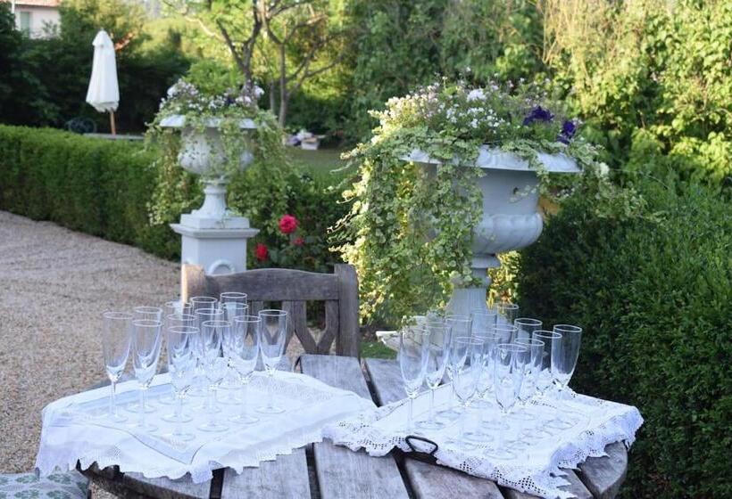 Bed & Breakfast 14th Century Priory In Pressigny