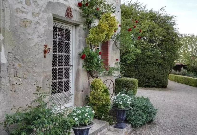 Aamiaismajoitus (B&B) 14th Century Priory In Pressigny