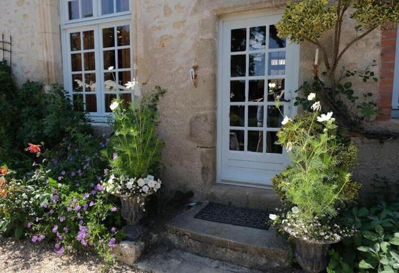 Bed & Breakfast 14th Century Priory In Pressigny