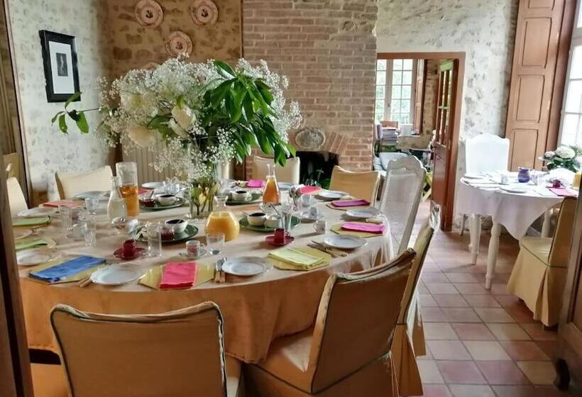Bed & Breakfast 14th Century Priory In Pressigny