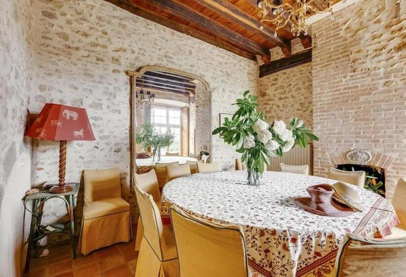 Bed & Breakfast 14th Century Priory In Pressigny