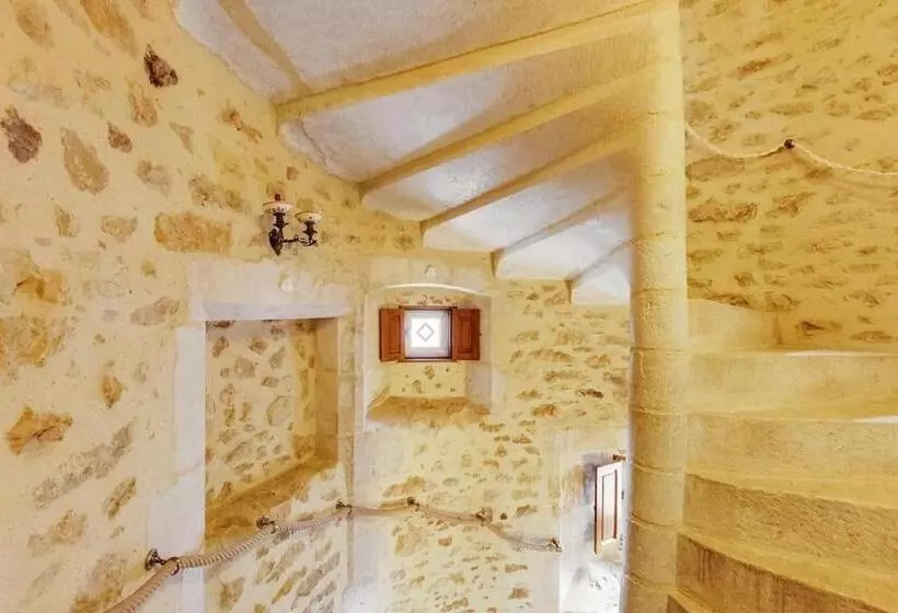 Aamiaismajoitus (B&B) 14th Century Priory In Pressigny