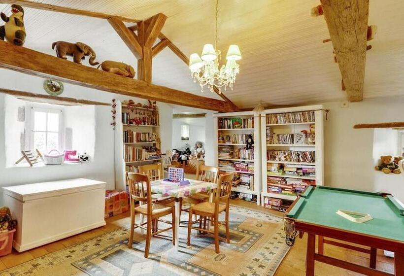 Bed & Breakfast 14th Century Priory In Pressigny