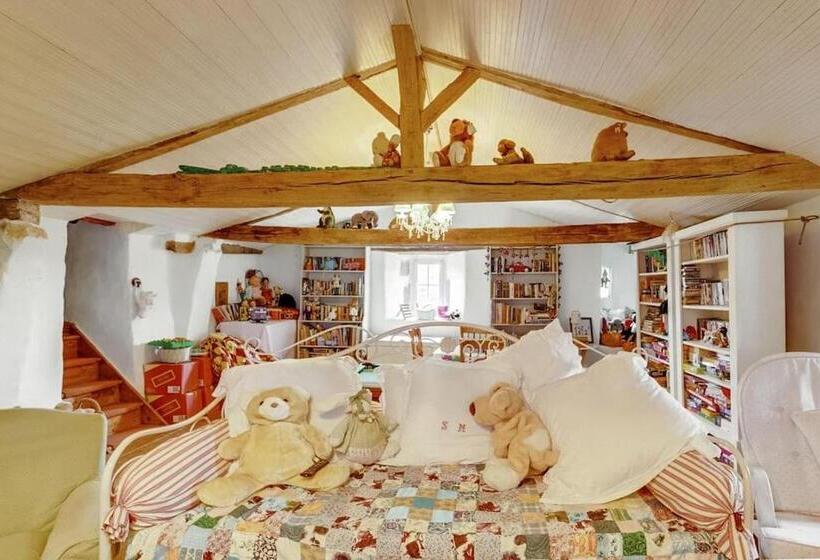 Bed & Breakfast 14th Century Priory In Pressigny