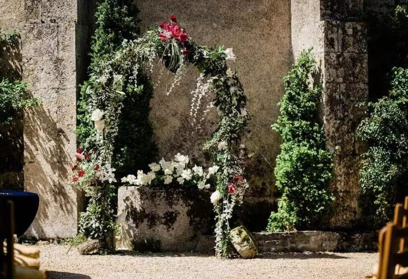 Aamiaismajoitus (B&B) 14th Century Priory In Pressigny