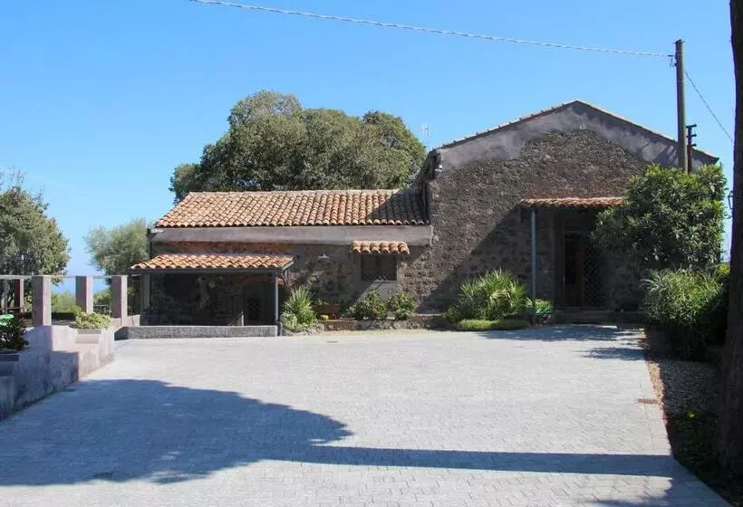 هتل Agrirėlais Eremo Sant’anna