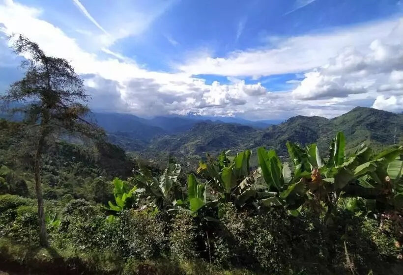 ホテル Alojamiento En Jardín Cabaña Las águilas