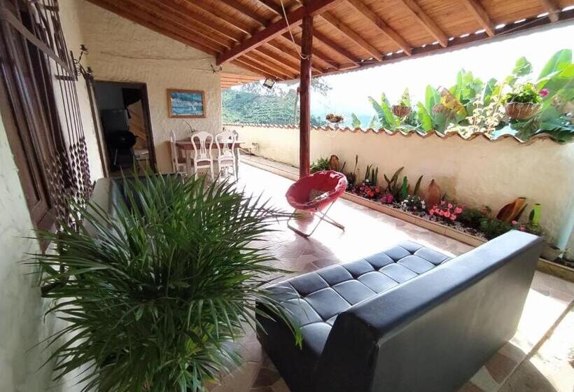 ホテル Alojamiento En Jardín Cabaña Las águilas