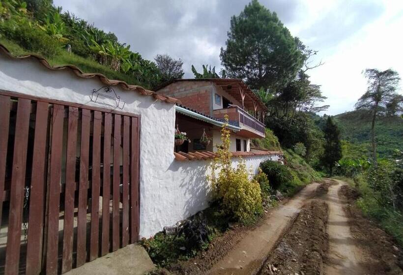 ホテル Alojamiento En Jardín Cabaña Las águilas