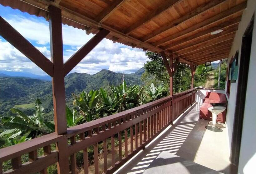 ホテル Alojamiento En Jardín Cabaña Las águilas