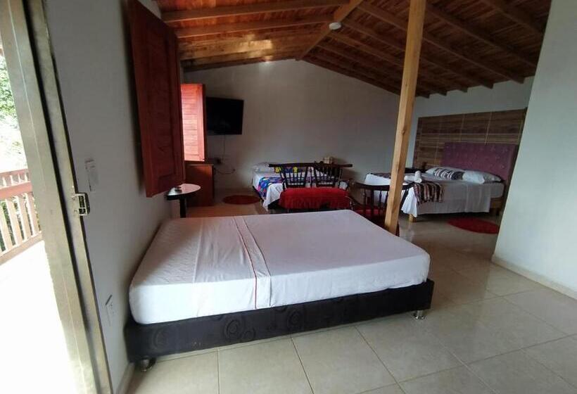 ホテル Alojamiento En Jardín Cabaña Las águilas