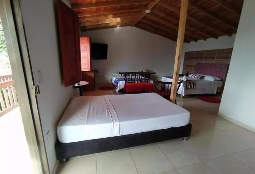 ホテル Alojamiento En Jardín Cabaña Las águilas