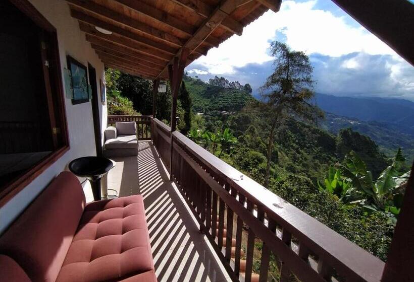 ホテル Alojamiento En Jardín Cabaña Las águilas