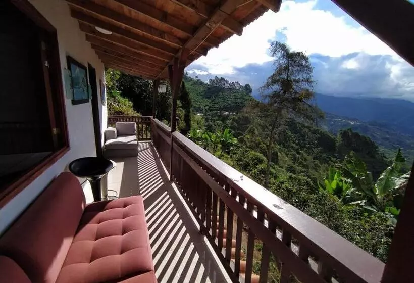 ホテル Alojamiento En Jardín Cabaña Las águilas