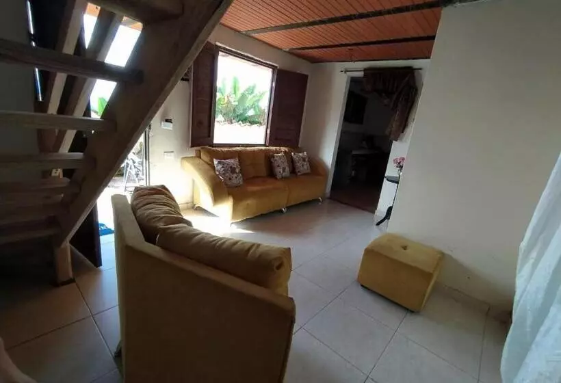 ホテル Alojamiento En Jardín Cabaña Las águilas