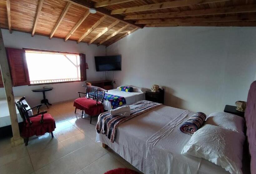 ホテル Alojamiento En Jardín Cabaña Las águilas