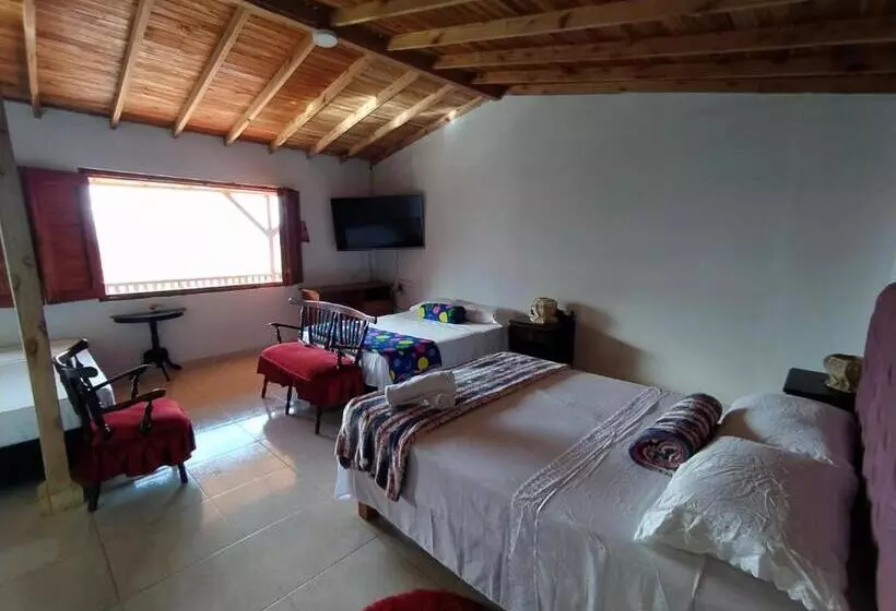ホテル Alojamiento En Jardín Cabaña Las águilas